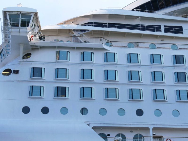 Jedes Jahr zieht es viele auf Kreuzfahrtschiffe. Auch ein britisches Paar entschied sich für einen Urlaub auf hoher See und wurde bitter enttäuscht.