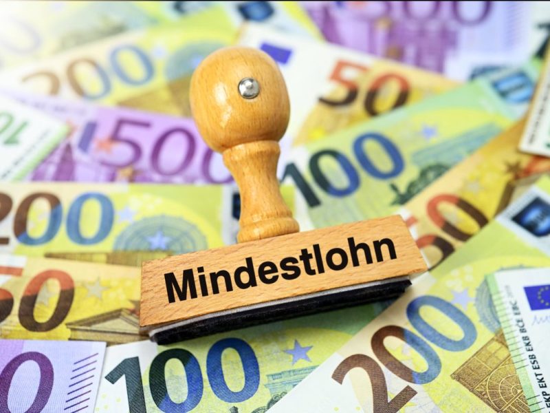 Minderjährige profitieren nicht vom Mindestlohn- sie arbeiten oft für weniger.