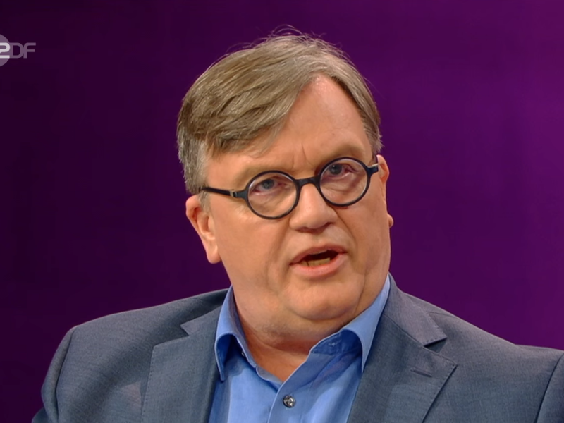 Comedian Hape Kerkeling bei Maybrit Illner (ZDF).