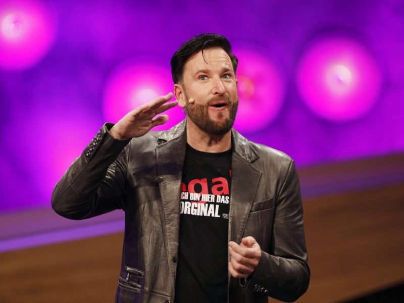 Michael Wendler schreitet bei Fan-Diskussion ein.