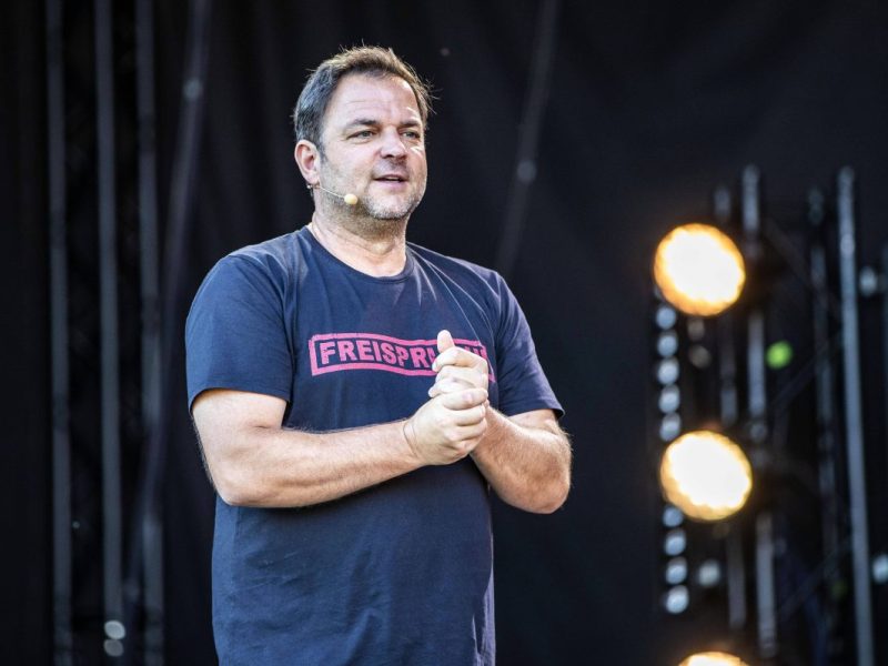 Martin Rütter warnt Hundeliebhaber.