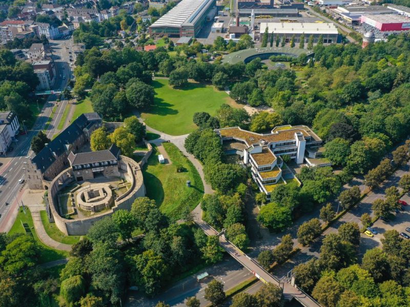 Mülheim: Der MüGa-Park mit Schloß Broich.