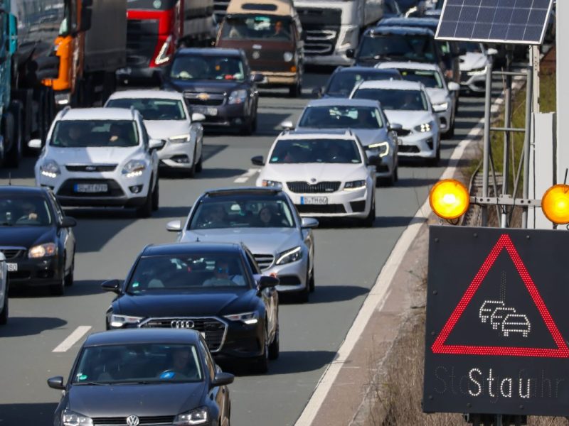 A1 bei Münster: Wegen einem Umbau der Autobahn GmbH kommt es auf den Umleitungen zu vollen Autobahnen.