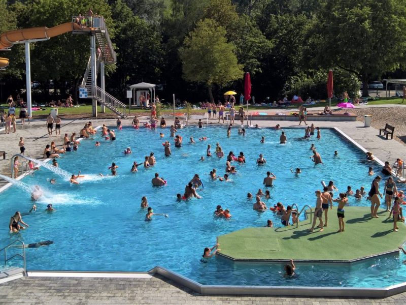 Schwimmbad in NRW: Nachdem die Freibad-Saison beendet wird, dürfen an einem Wochenende ganz besondere Besucher ins Wasser.
