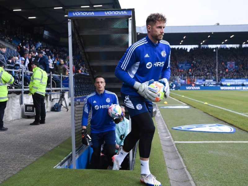 Schwolow stieg mit dem FC Schalke 04 ab - und spielt bald aber Champions League.