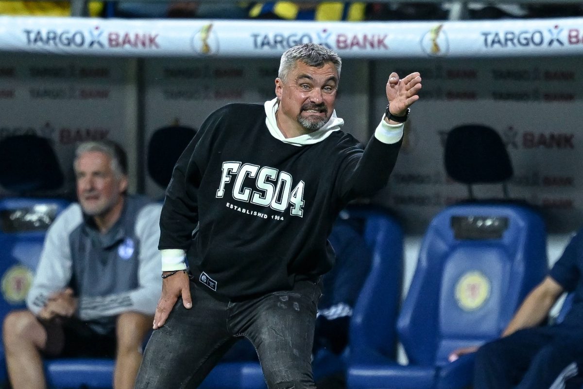 FC Schalke 04: Thomas Reis steht unter Beobachtung.