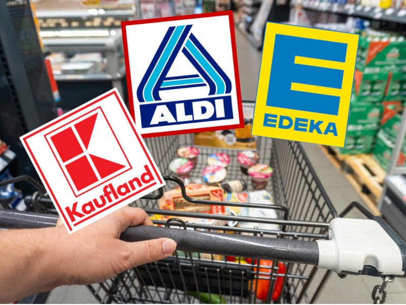 Ein voller Einkaufswagen im Gang eines Supermarktes von Aldi, Edeka oder Kaufland