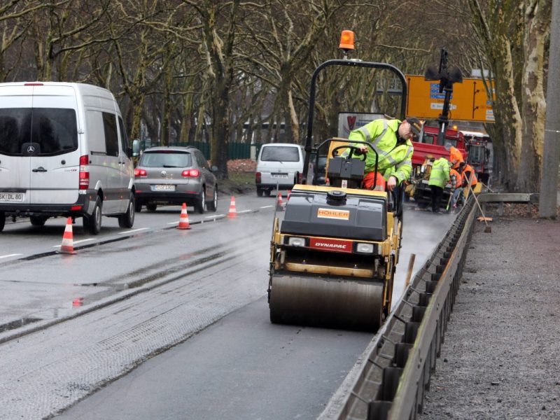 Auf der B1 in Dortmund kommt es im Oktober tagelang zu einer einseitigen Vollsperrung. Geschäftsleute und BVB-Fans werden dadurch stark beeinträchtigt.