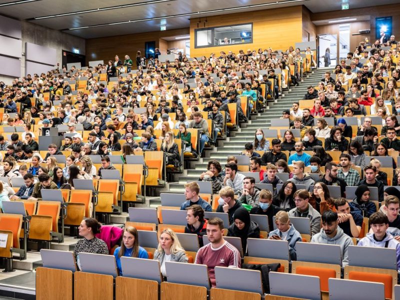 Seit März können Studenten und Fachschüler die Einmalzahlung in Höhe von 200 Euro beantragen. Die Frist läuft bald ab – jetzt noch schnell Antrag stellen!