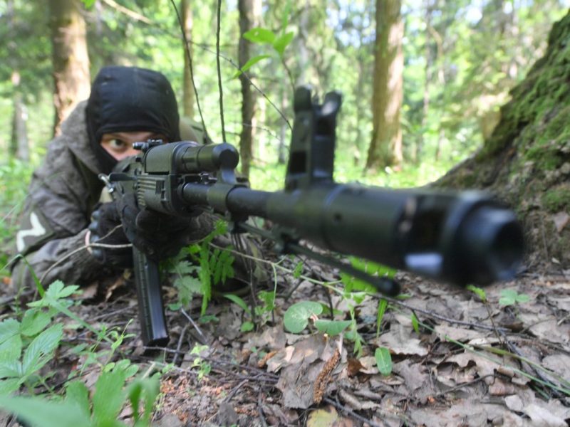 In Essen wird einem Mann der Prozess gemacht, der nachts mit seiner Kalaschnikow herumgeballert hat. Als er sich erwischt fühlt, rastet er völlig aus.