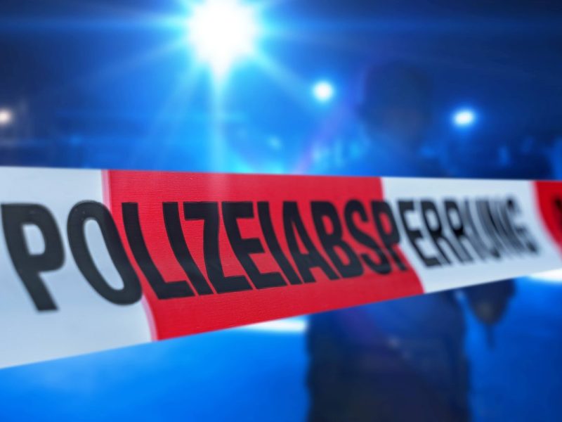 In NRW wird ein Rentner nach einem Treppensturz tot aufgefunden. Wenig später bestätigt sich ein schlimmer Verdacht.