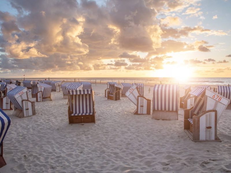 Eine Familie mit schwerbehindertem Sohn möchte auf Norderney Bus fahren und wird daran gehindert. Am Ende landet der Fall vor Gericht und die Familie muss zahlen.