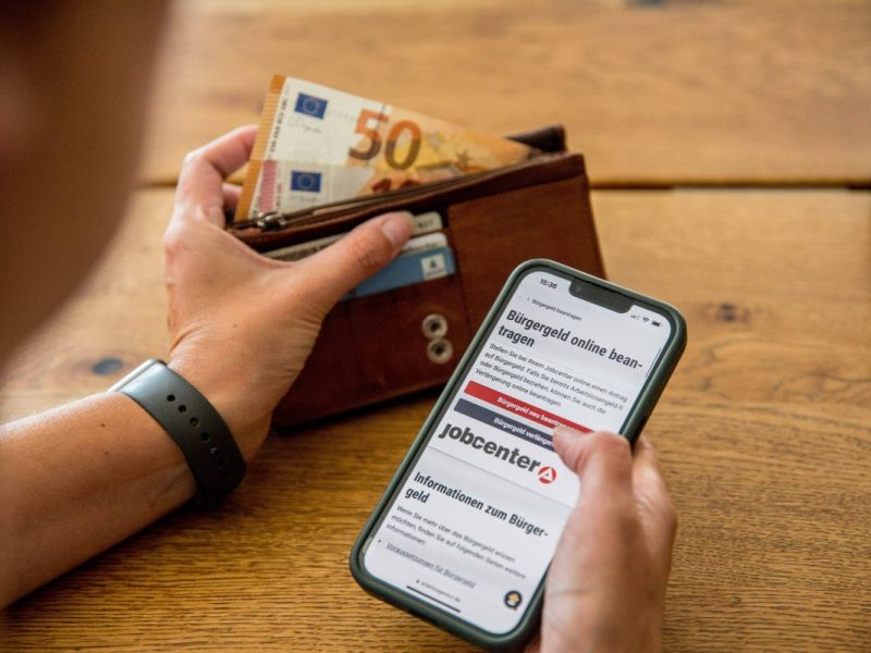 Menschen, die auf Bürgergeld angewiesen sind, können unterschiedliche Gründe haben. Ab Januar soll mehr Geld aufs Konto fließen – lohnt die Arbeit noch?