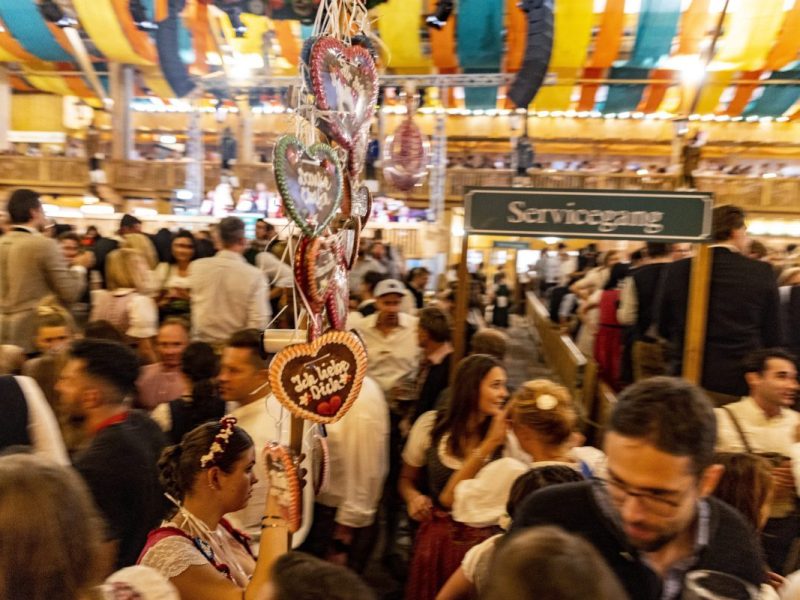 Dass Bierzelte Treiber von Viren sind, ist bekannt. Doch muss man nach dem Oktoberfest auch mit einer neuen Corona-Welle rechnen? Experten geben Aufschluss.