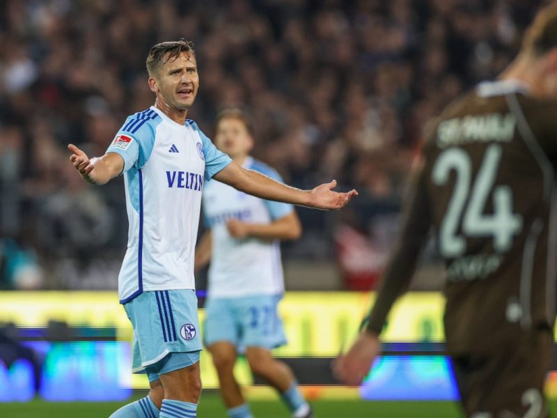 FC Schalke 04 unterliegt auf St. Pauli.