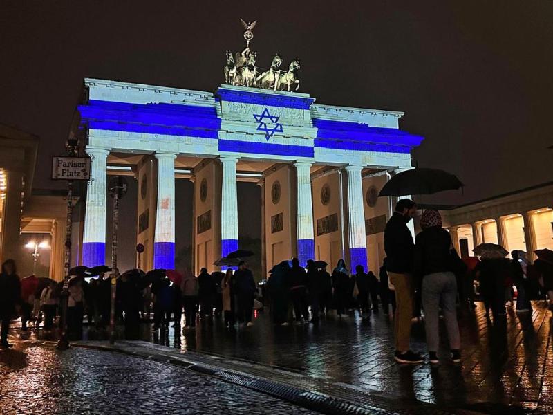 Ein Zeichen gegen den Krieg in Israel in Berlin.