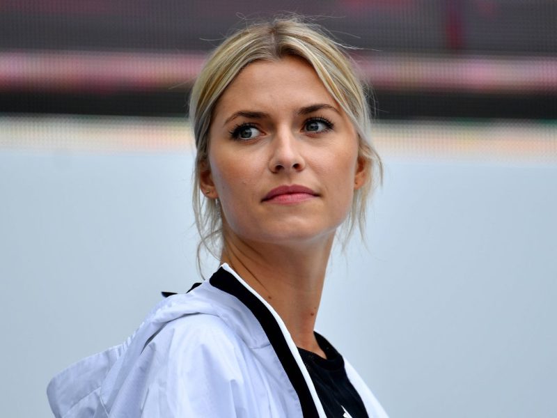 Topmodel Lena Gercke regt einige Fans wegen ihres BH-Bilds auf.