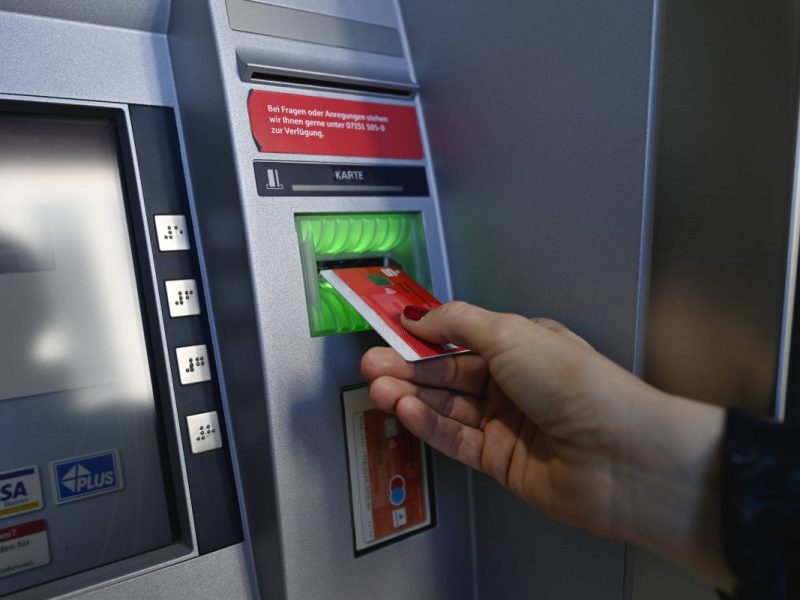 Sparkassen-Kunden müssen aufpassen.