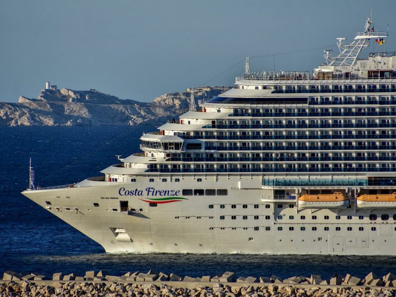 Kreuzfahrt-Dampfer schließt vorübergehend alle Shops an Bord. Die Reisenden stören sich daran.
