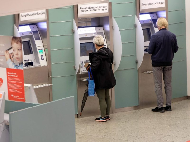 Eine Sparkasse in NRW erhöht die Gebühren.