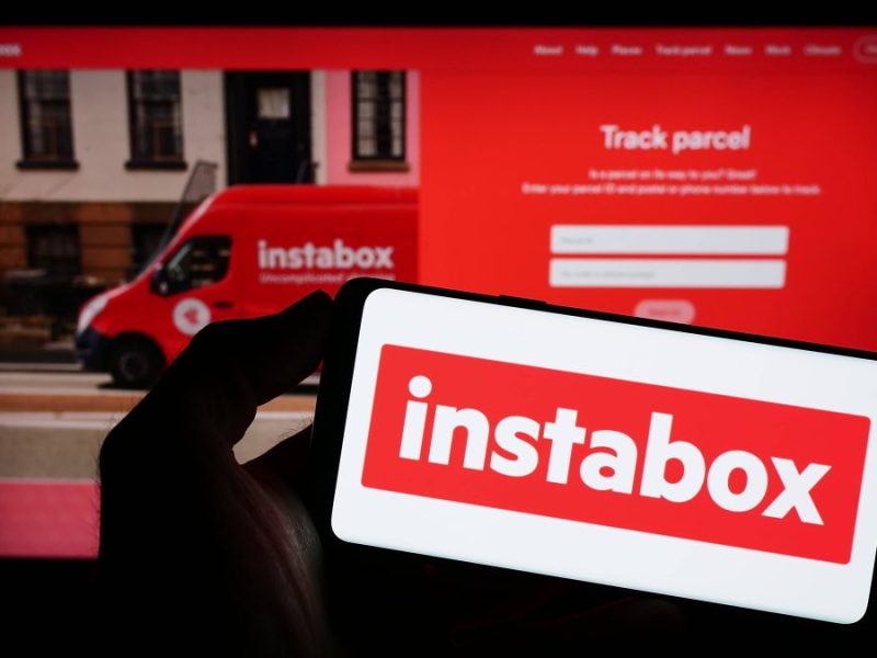 DHL-Konkurrent Instabox zieht sich aus dem Geschäft in Deutschland zurück. Nur in Berlin behält man 32 Paketstationen.