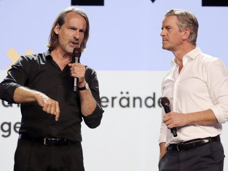 ZDF-Moderator Markus Lanz und Richard David Precht stehen wegen ihres Podcasts in der Kritik.