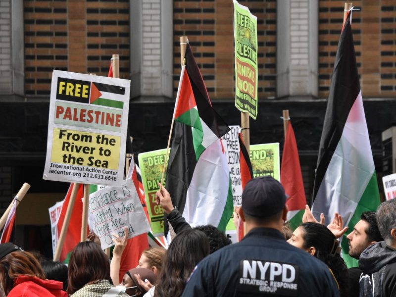 Nach dem Angriff der Hamas auf Israel relativieren weltweit und auch hier in Deutschland Gruppen den Terror. Das sagen Experten zur aktuellen Lage.