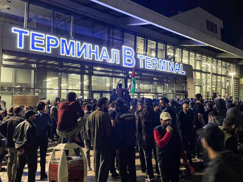 Antisemitische Vorfälle erschüttern Russland: Gaza-Krieg sorgt für Unruhe im Nordkaukasus. Warum sich antisemitische Taten gerade dort häufen.