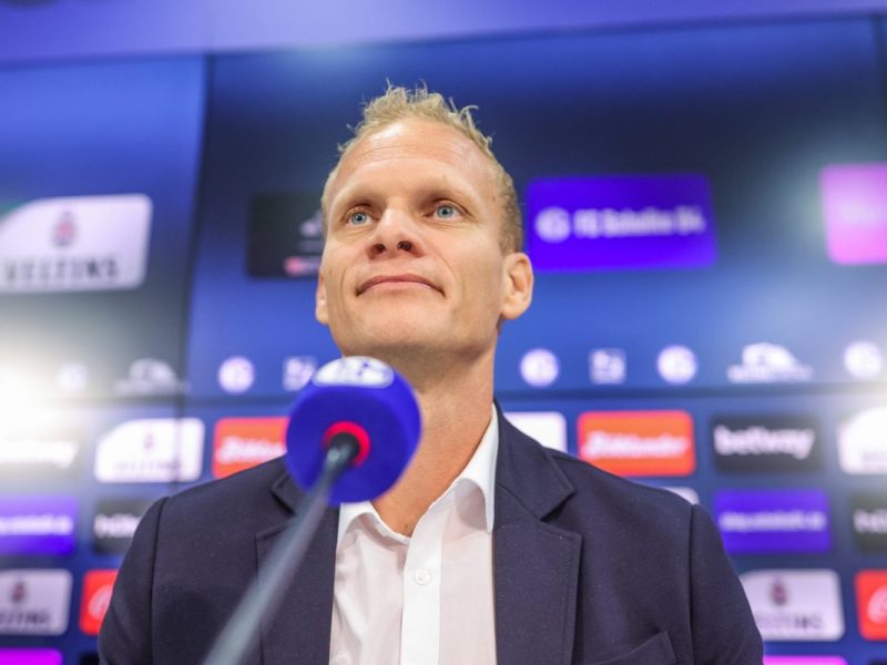 Karel Geraerts sprach erstmals als neuer Trainer des FC Schalke 04.