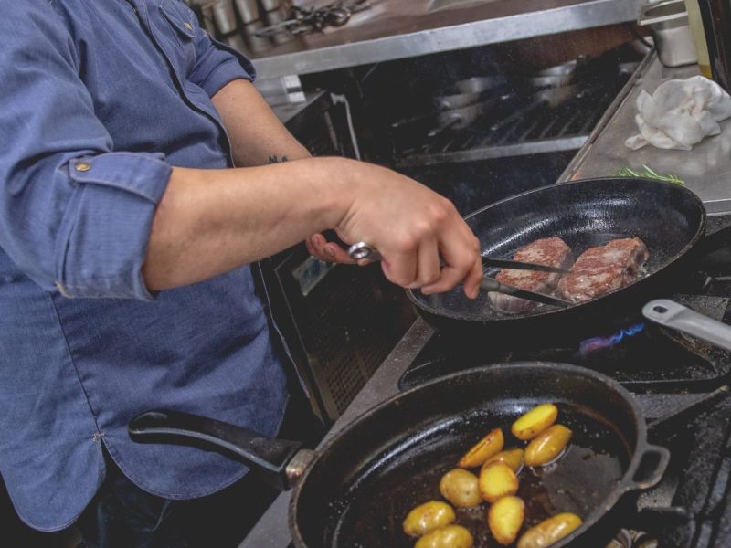 Pfannen Steaks Bratkartoffeln