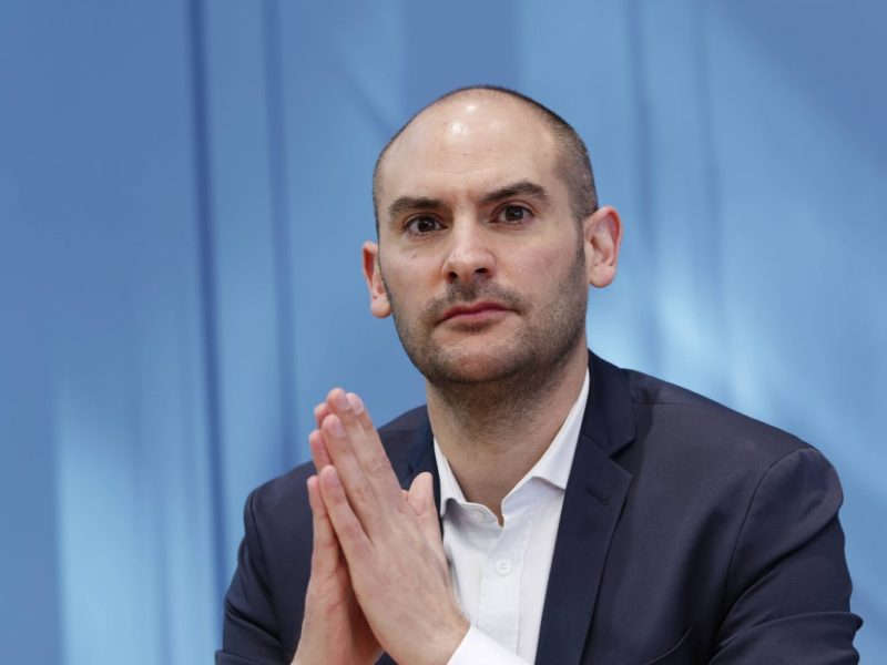 Vier Tage lang treffen sich die Grünen zu ihrem Parteitag in der Stadt, in der sie sich einst gründeten. Überschattet wird er dabei von kontroversen Themen.