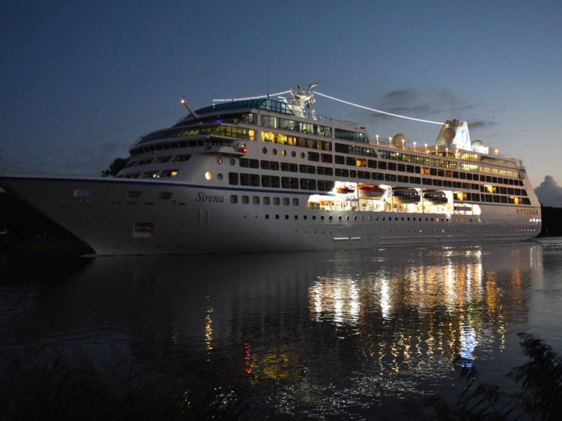 Kreuzfahrt bei Nacht. (Symbolfoto)