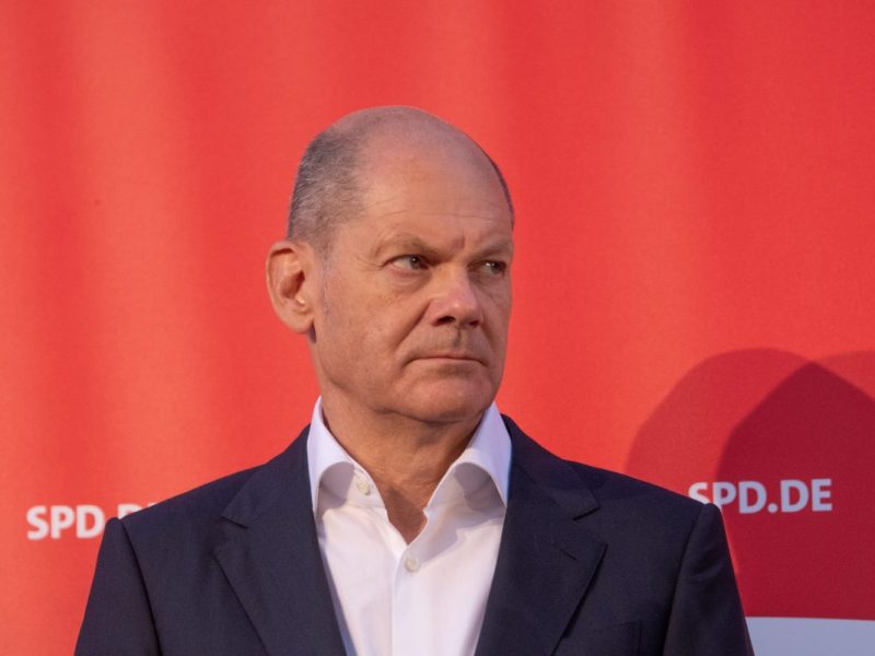 Rund um die Cum-Ex-Affäre um Kanzler Scholz wird es nicht langweilig. Nun sind wichtige Laptops mit Daten aus einem Tresor verschwunden.