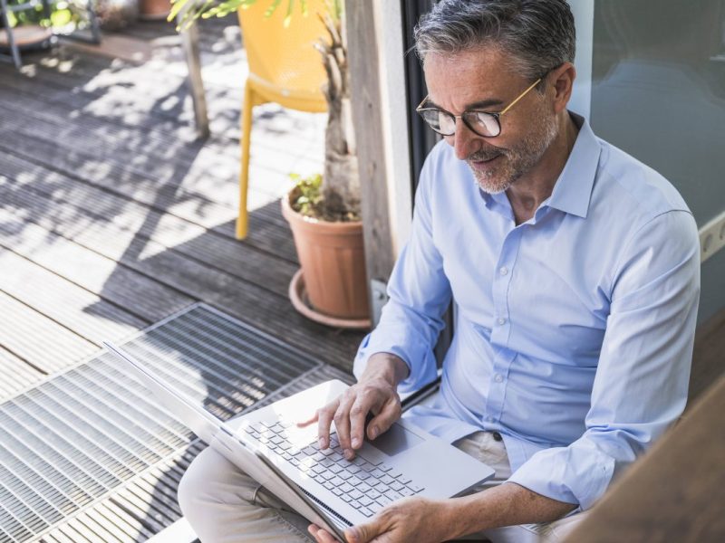 Laptops gibt es in verschiedenen Farben und Größen sowie zu unterschiedlichen Preisen. Finden deinen idealen Begleiter für den digitalen Alltag.