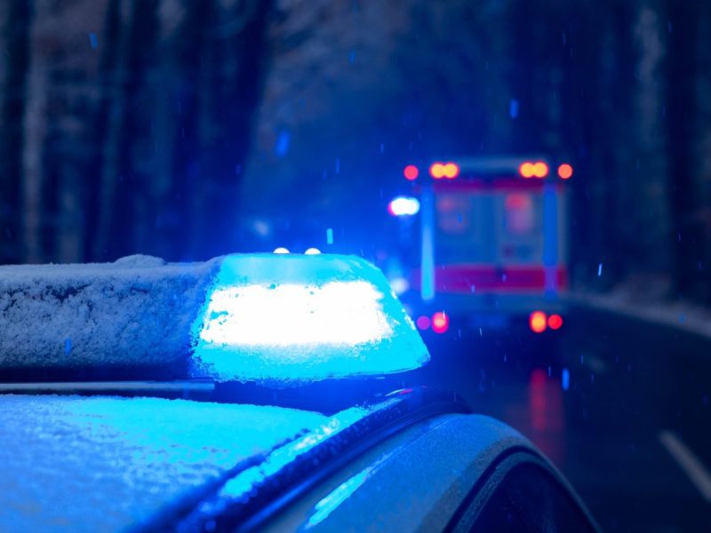 In Essen wurde ein Rentner mit seinem Hund angefahren.