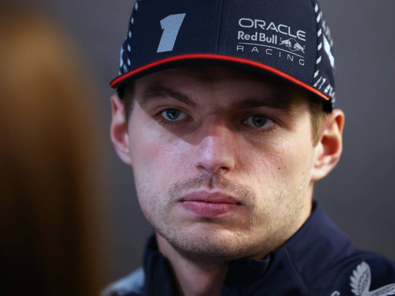 Formel 1: Max Verstappen schaut grimmig drein.