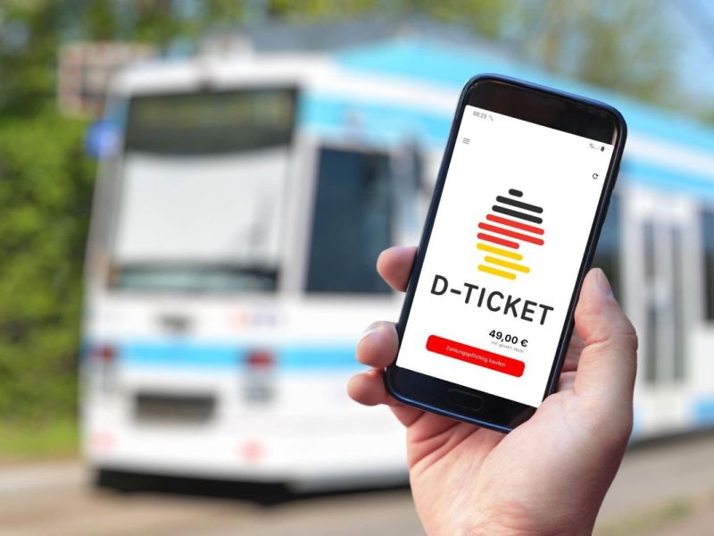 Ruheständler mit geringer Rente können das Deutschlandticket kostenlos bekommen, wenn sie ihren Führerschein abgeben.