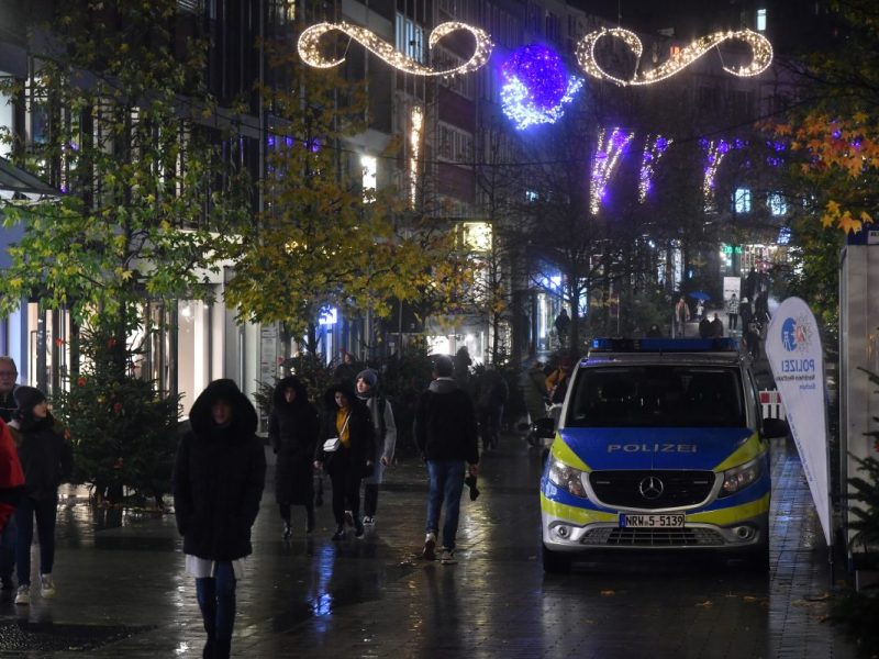 Auf dem Weihnachtsmarkt Bochum kam es an Nikolaus zu einem Polizei-Einsatz.