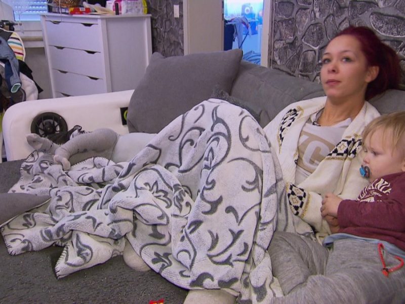 Bürgergeld-Empfängerin Jacky hat Mietschulden.