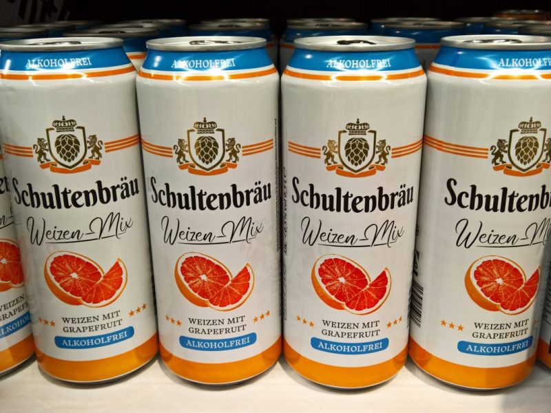 Aldi, Lidl, Netto und Penny bieten Billig-Bier an. Dahinter stecken große Brauereien.