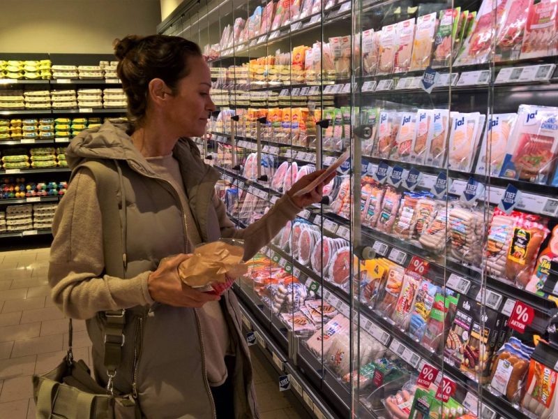 Rewe und Penny reagieren auf einen Tierquälerei-Skandal.