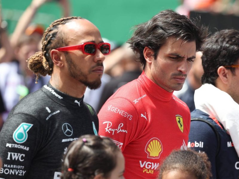 Kämpften in der Formel 1 bis zum Ende um den Vizetitel: Carlos Sainz (r.) und Lewis Hamilton.