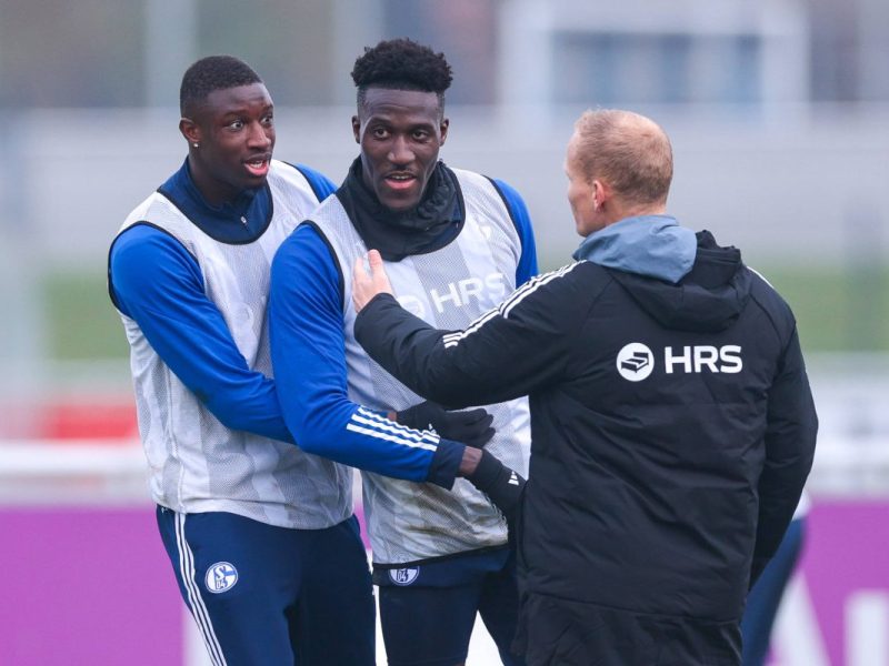 Beim FC Schalke 04 ist ein Spieler aktuell komplett raus.