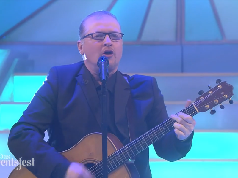 Wer kennt sie nicht: die Kelly Family! Nach Jahren voller Ruhm fühlt sich besonders Joey Kelly erst jetzt angekommen. Warum das so ist, erfährst du hier!