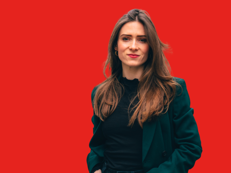 Die Politik findet schon lange nicht mehr nur im Radio und auf den Titelseiten statt - sondern auch auf TikTok. Wie sich die Politik ins Internet verlagert und was dabei zu beachten ist, erklärt Journalistin und Politik-Influencerin, Nina Poppel.