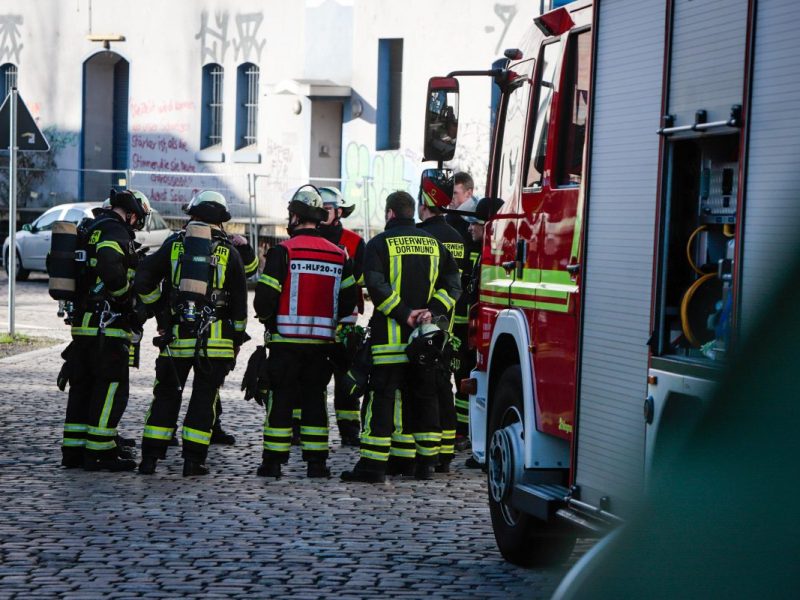 Feuer im Dortmunder Hafen auf der Speicherstraße.