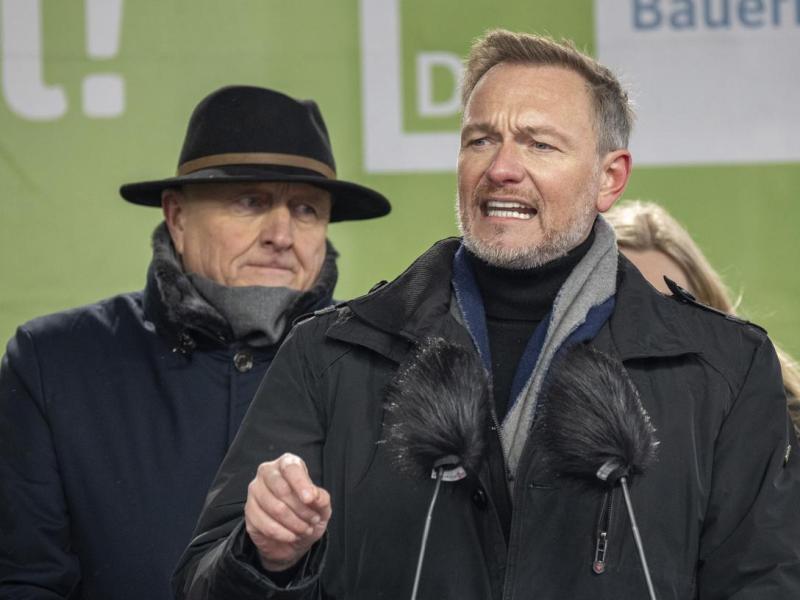 Finanzminister Lindner vor den Bauern