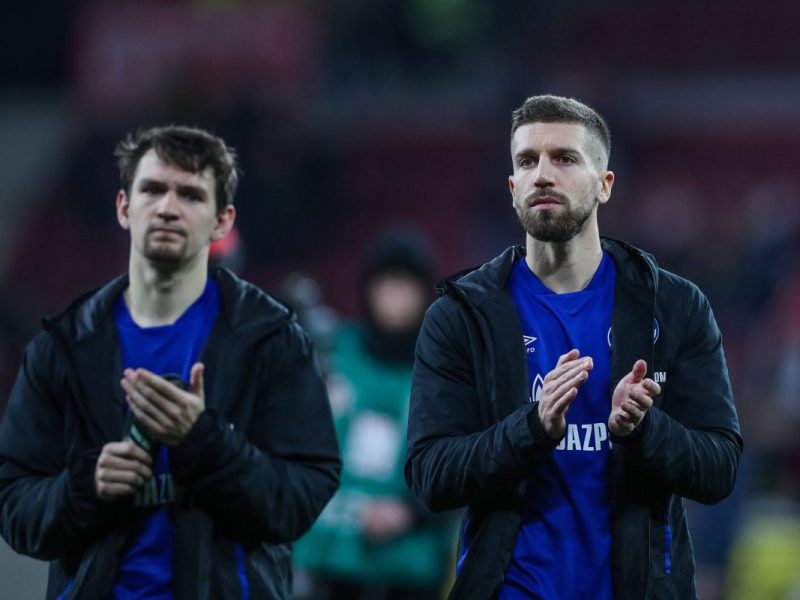 Nach dem Abstieg 2021 hat er den FC Schalke 04 und damit auch die Bundesliga verlassen. Kehrt ein Ex-S04-Profi schon bald nach Deutschland wieder zurück?