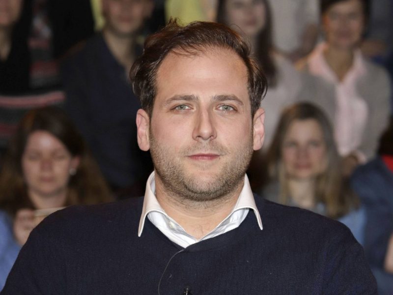 „Bares für Rares“-Händler Julian Schmitz-Avila macht an Neujahr ernst.