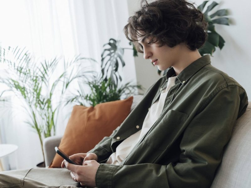 Der Krieg in Israel spielt sich in Deutschland hauptsächlich auf dem Handy ab.